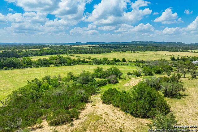 Listing photo id 7 for 8 Cypress Creek Rd