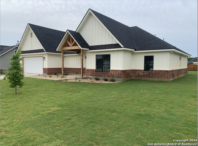 Details for 109 W Magnolia Cir, La Vernia, TX 78121