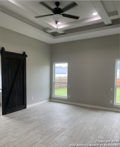 Image 6 of 9 For 109 W Magnolia Cir