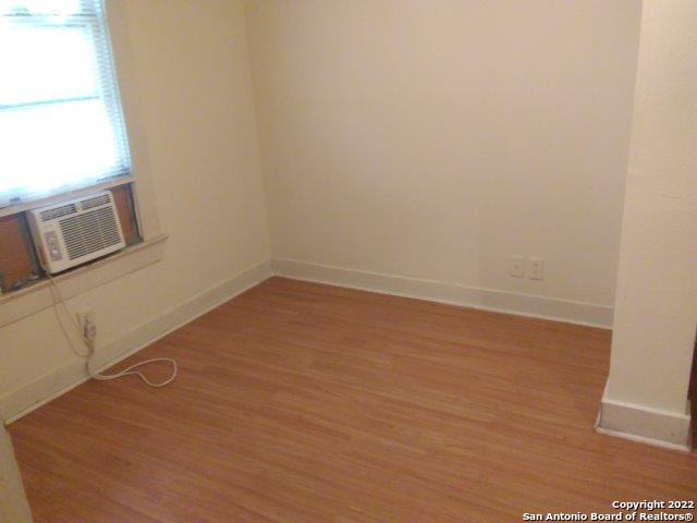 Image 12 of 14 For 905 Lynwood Ave W 2