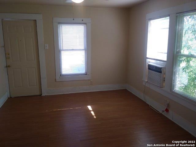 Image 3 of 14 For 905 Lynwood Ave W 2
