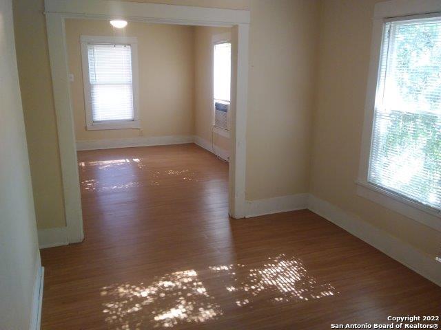 Image 7 of 14 For 905 Lynwood Ave W 2