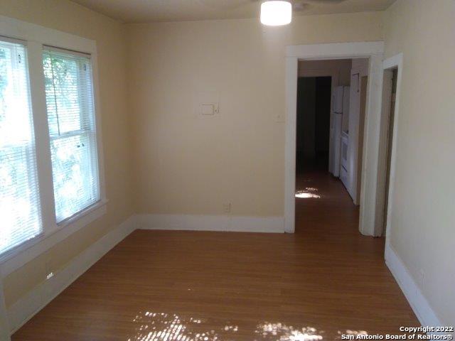 Image 8 of 14 For 905 Lynwood Ave W 2