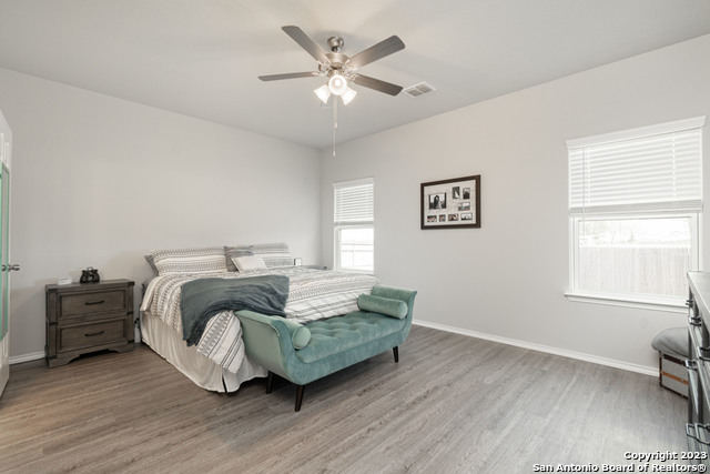 Listing photo id 10 for 556 Long Leaf