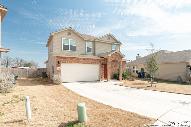 Listing photo id 1 for 556 Long Leaf