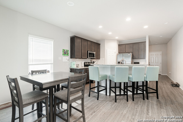 Listing photo id 7 for 556 Long Leaf