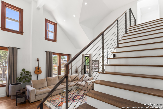 Listing photo id 9 for 232 Lavaca