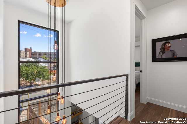Listing photo id 11 for 232 Lavaca