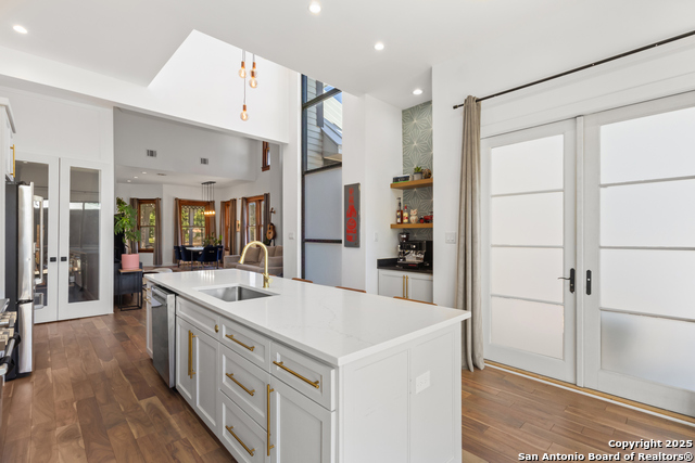 Listing photo id 25 for 232 Lavaca