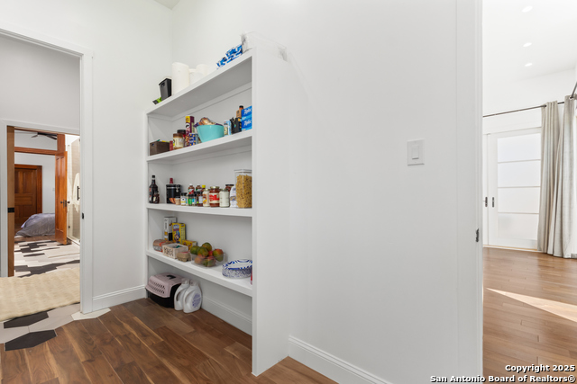 Listing photo id 26 for 232 Lavaca