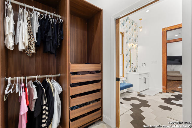 Listing photo id 27 for 232 Lavaca