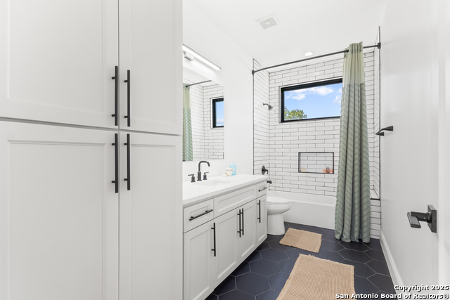 Listing photo id 38 for 232 Lavaca