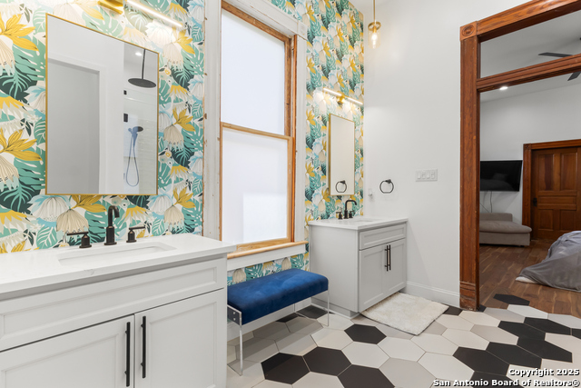 Listing photo id 6 for 232 Lavaca