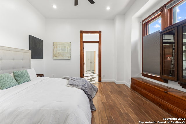 Listing photo id 7 for 232 Lavaca
