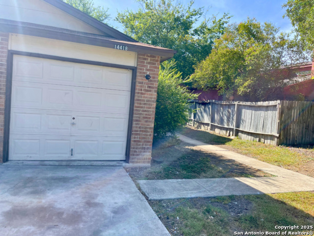 Image 2 of 13 For 14418 Waddesdon Bluff