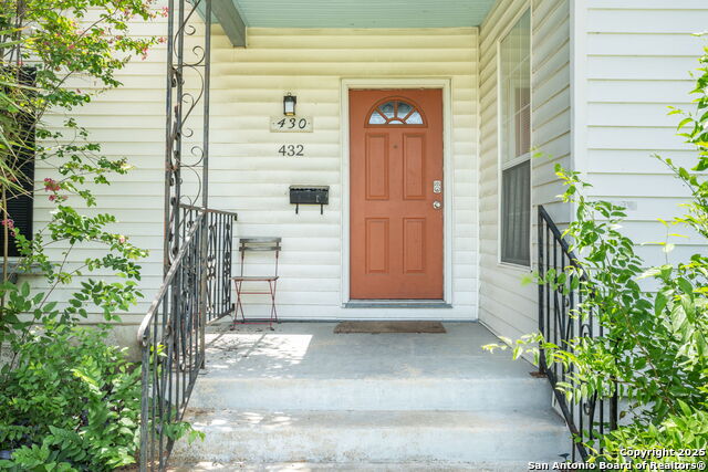 Image 4 of 27 For 430 Magnolia Ave E