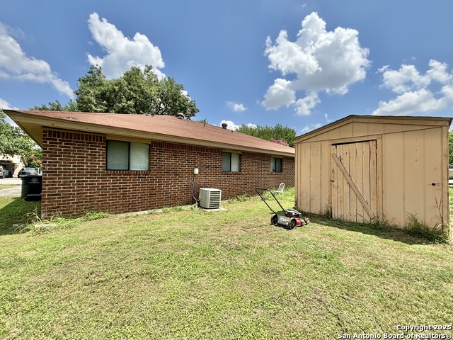 Image 11 of 12 For 207 Redbud  B