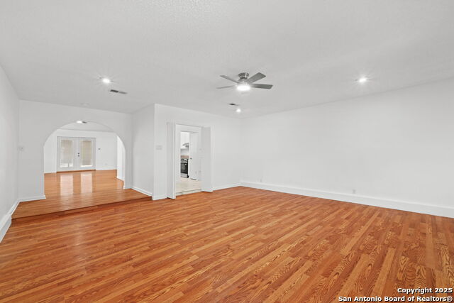 Listing photo id 8 for 13934 Mission Valley