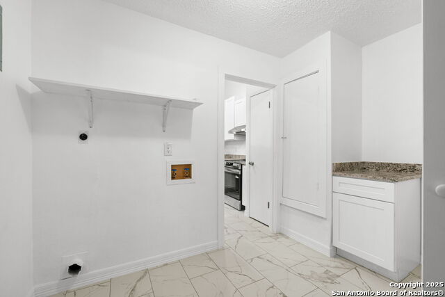 Listing photo id 10 for 13934 Mission Valley