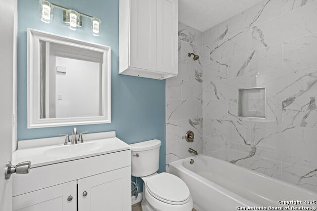 Listing photo id 13 for 13934 Mission Valley