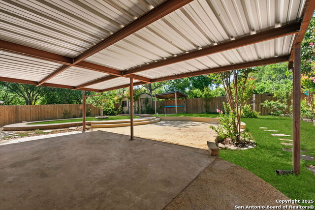 Listing photo id 20 for 13934 Mission Valley