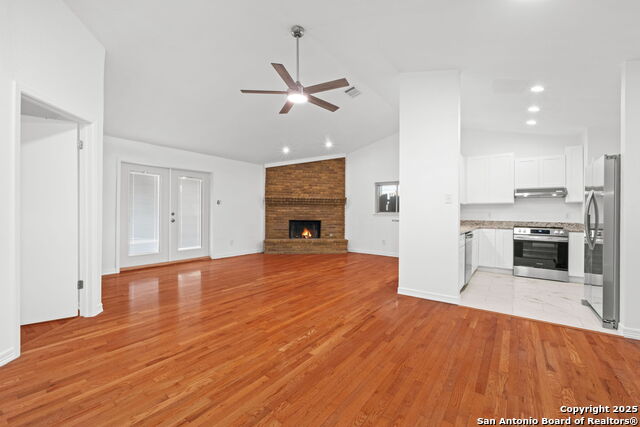 Listing photo id 1 for 13934 Mission Valley