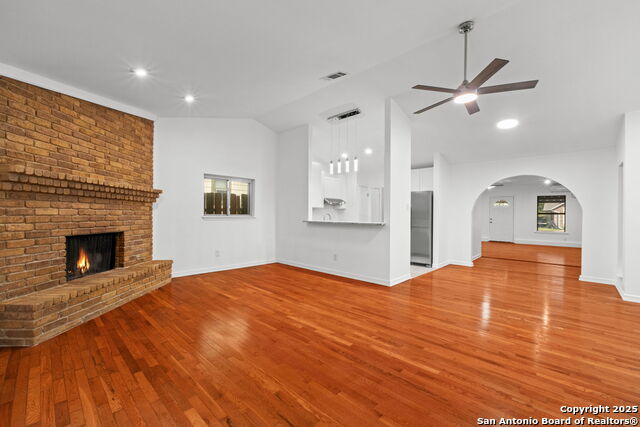 Listing photo id 3 for 13934 Mission Valley