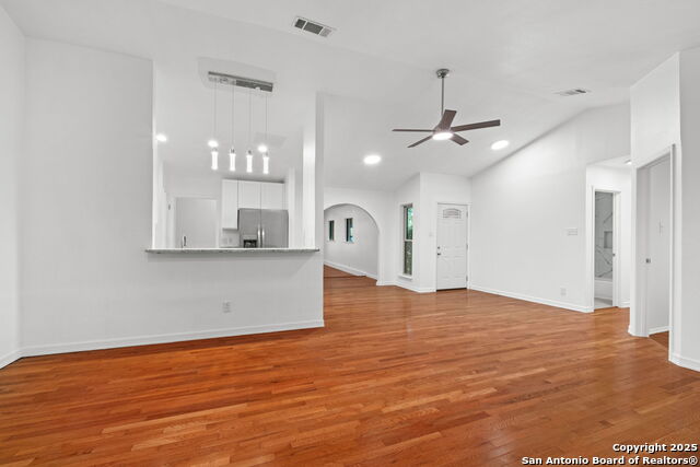 Listing photo id 4 for 13934 Mission Valley