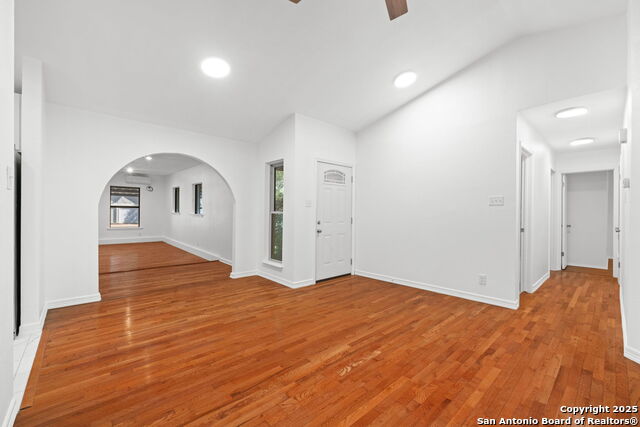 Listing photo id 6 for 13934 Mission Valley