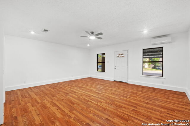 Listing photo id 7 for 13934 Mission Valley