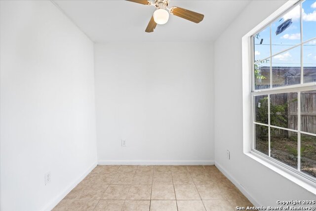 Image 23 of 35 For 234 Readwell Dr