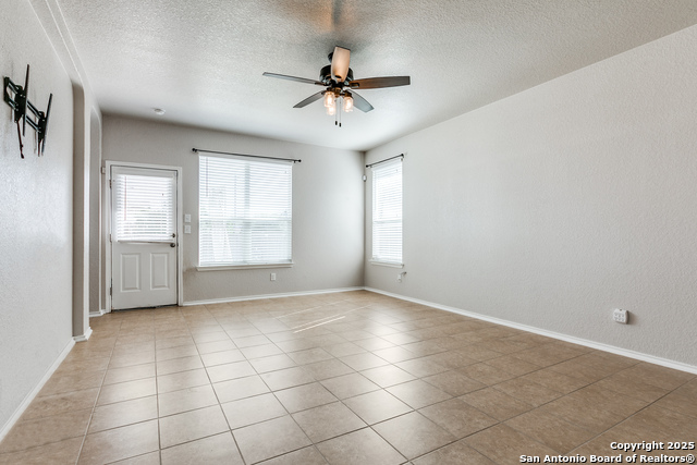 Listing photo id 4 for 10318 Floore Hollow