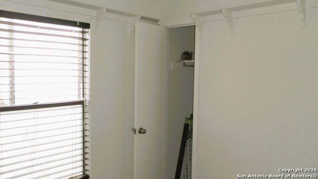 Image 16 of 22 For 9646 Bratton  182