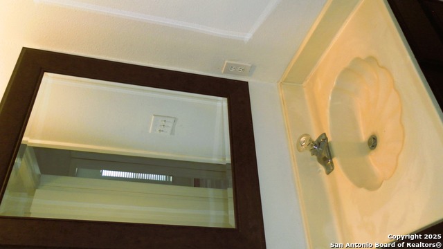 Image 17 of 22 For 9646 Bratton  182