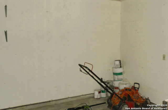 Image 20 of 22 For 9646 Bratton  182