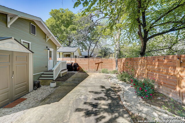 Listing photo id 35 for 139 Panama