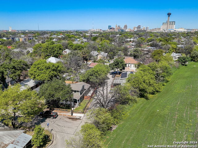 Listing photo id 40 for 139 Panama