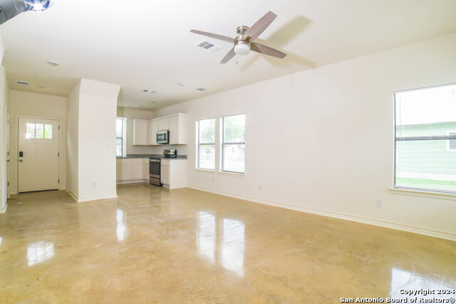 Listing photo id 9 for 827 Florida 101