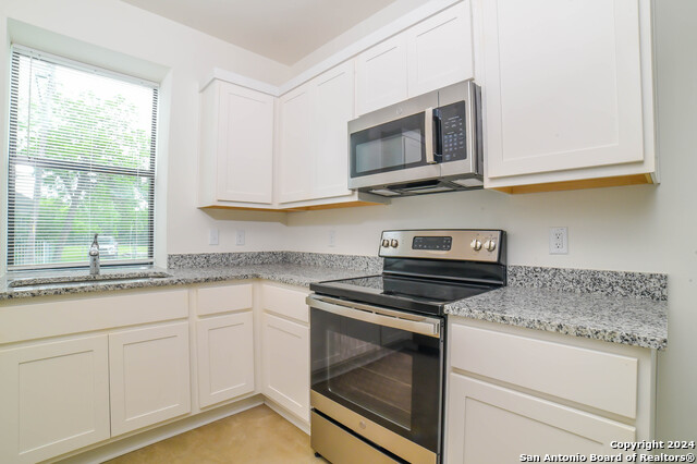 Listing photo id 13 for 827 Florida 101