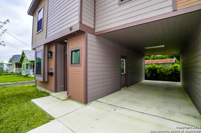 Listing photo id 3 for 827 Florida 101