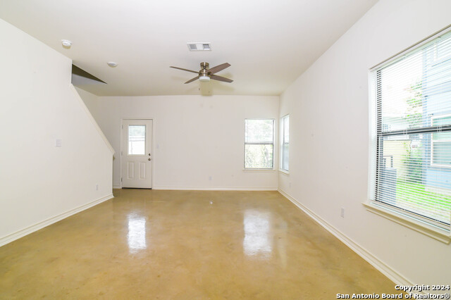 Listing photo id 7 for 827 Florida 101