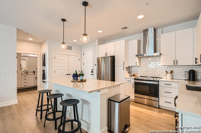 Listing photo id 0 for 3101 Govalle  103