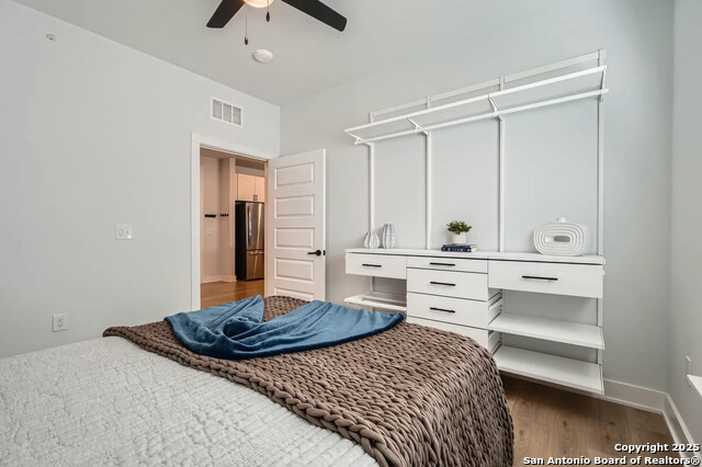 Listing photo id 21 for 3101 Govalle  103