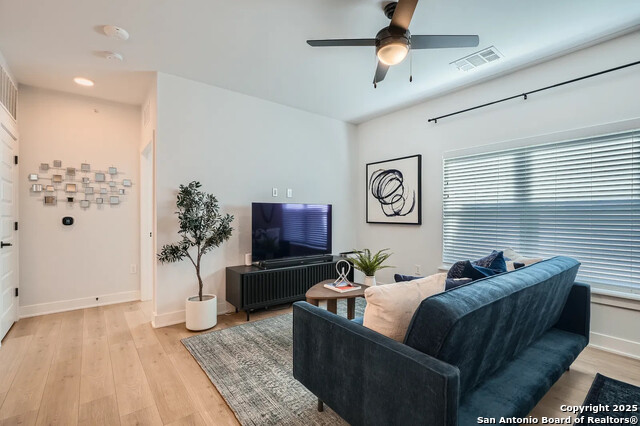 Listing photo id 5 for 3101 Govalle  103