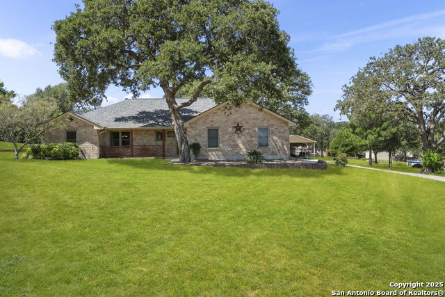 Details for 1233 Hillside Oaks Dr, La Vernia, TX 78121