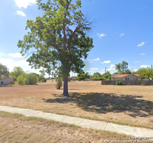 Image 2 of 4 For 612 Waverly