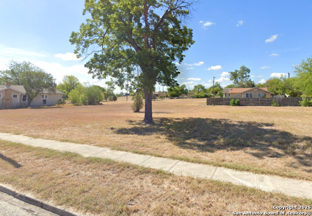 Image 3 of 4 For 612 Waverly