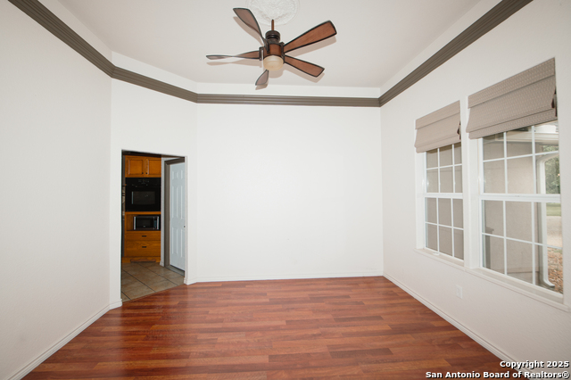Image 3 of 50 For 1098 Lone Oak