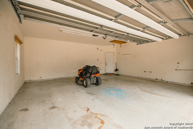 Image 43 of 50 For 1098 Lone Oak