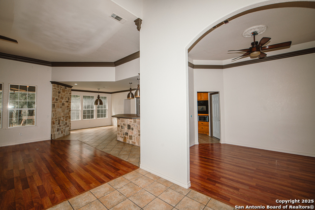 Image 7 of 50 For 1098 Lone Oak